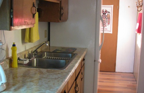 Lake of Bays Cottage | Pretty Muskoka cottage and deck close to lake. Fabulous SW View Sun all day