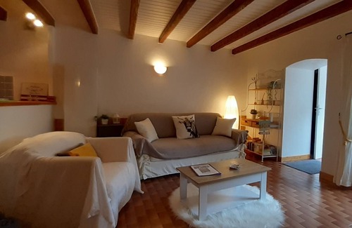 Saint-Bonnet-le-Troncy Cottage | Pretty rural cottage with swimming pool in a haven of peace