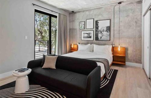 Flagler Village Apartment | Pretty Rola 203 Deluxe Apartment with King Bed Close to Beach and Downtown