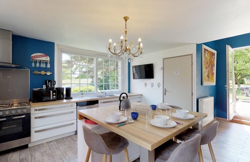 Talmas Cottage | Pretty stable house 15 people : 15min Amiens