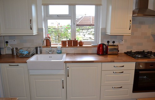 Hay on Wye Cottage | Pretty stone cottage, centre of Hay-on-wye town, private parking & fast wifi