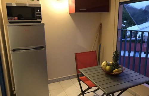Tartane Apartment | Pretty studio fully equipped, well located, full benefits.