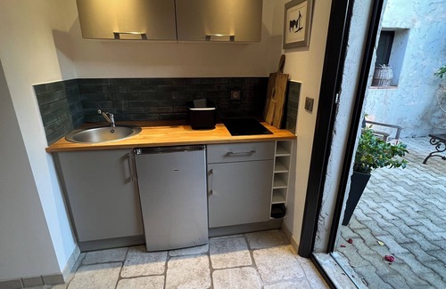 Cannes La Bocca Apartment | Pretty studio with calm on the heights of Cannes, 10 minutes from the Croisette.