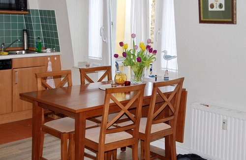 Seebad Heringsdorf Apartment | Pretty vacation apartment with two balconies - only 100 m to the fine sandy beach -