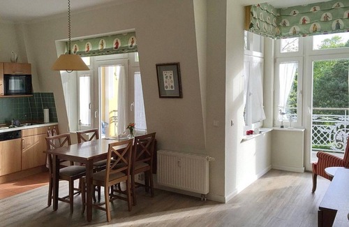 Seebad Heringsdorf Apartment | Pretty vacation apartment with two balconies - only 100 m to the fine sandy beach -