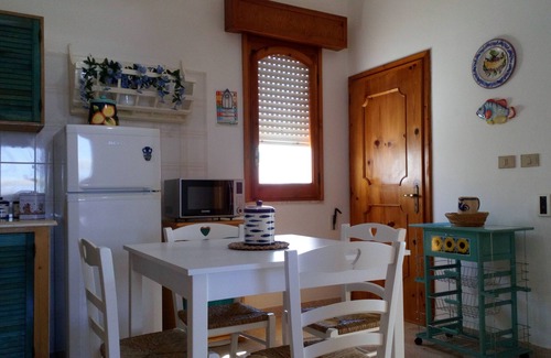 Marina di Felloniche Villa | Pretty villa a stone's throw from the sea with 6 beds, two bedrooms and two bathrooms