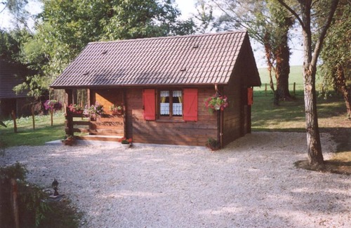 Le Tartre Ski Chalet | Pretty wooden Jura chalet for 2 people