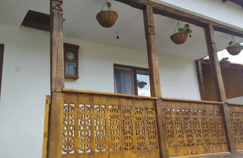Stoenesti House | PRIDVOR – Traditional House in Oltenia de sub Munte, Romania