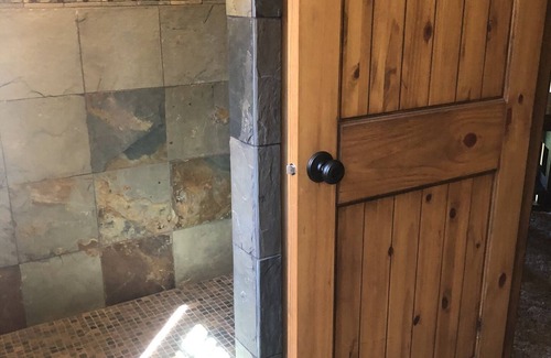 Priest River House | Priest Lake Golf Course Cabin with boatslip