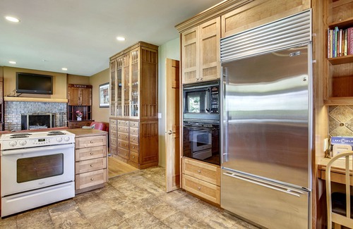 Chelan House | Prime Chelan location w/Commanding View, 85 degree pool, close to Golf Course