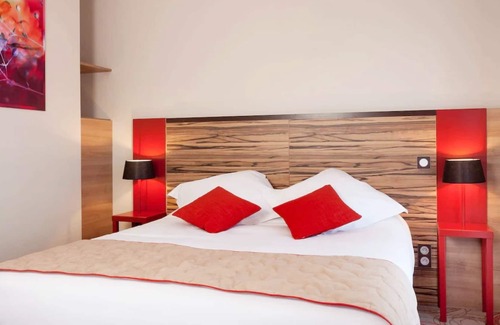 Perrache Apartment | Prime Confluence District Retreat: Modern Amenities