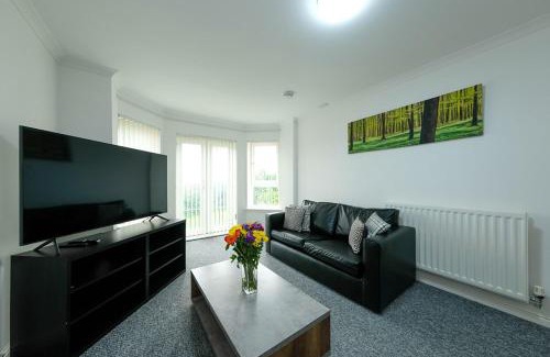 Duloch Apartment | Prime Duloch 2nd Floor Apartment By Tba