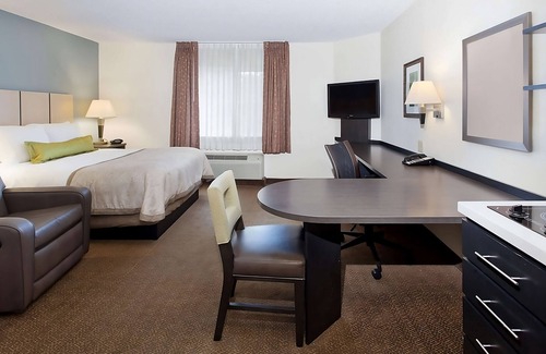 Mount Laurel Hotel | Prime Location! Free Parking, Pets Allowed, Near Strawbridge Lake Park