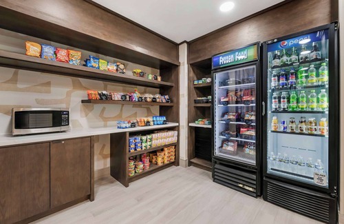 Herndon Apartment | Prime Location! 2 Convenient Units, Kitchen, Onsite Parking, Free Breakfast