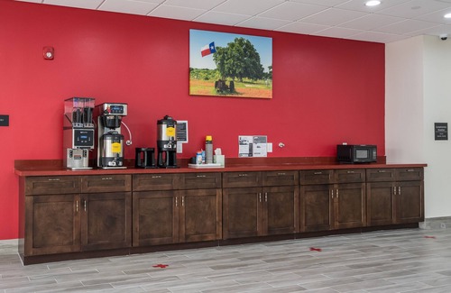 Katy Resort | Prime Location! 4 Comfortable Units Near Katy Mills Mall, Free Bfast & Parking!