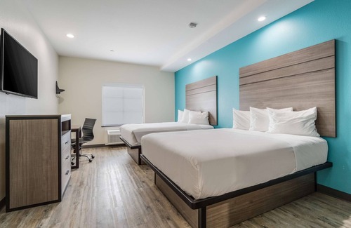 Katy Resort | Prime Location! 4 Comfortable Units Near Katy Mills Mall, Free Bfast & Parking!
