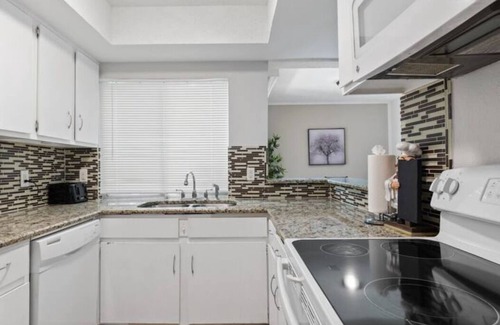 Southwest Carrollton House | Prime Location 4 SMART TVS4 BEDS Pet Friendly
