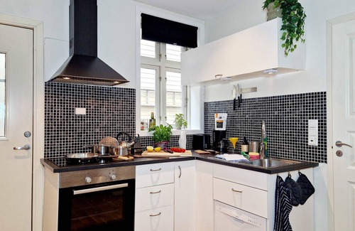 Engen Apartment | Prime location, amazing king bed, colorful oasis