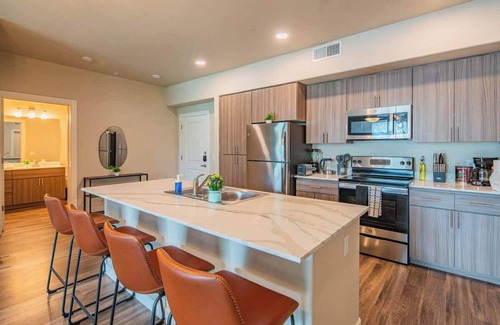 Tempe Apartment | Prime Location | Balcony, Pool, Gym, W/D, Parking