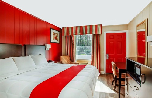 Ridgeland Hotel | Prime Location! Free Parking! Near Old House Plantation and Harold Turpin Park