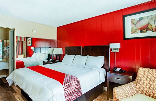 Ridgeland Hotel | Prime Location! Free Parking! Near Old House Plantation and Harold Turpin Park