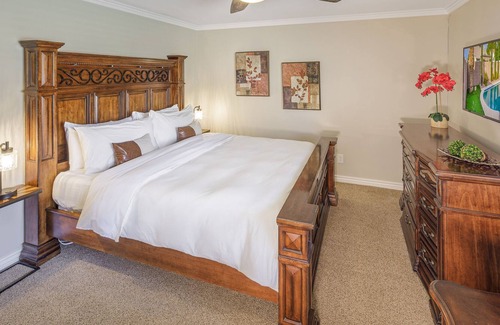 Sunset Ridge House | Prime Location, Heated Pool, Relaxing Hot Tub, Fun Game Room, Putting Green