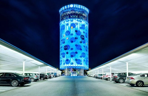 Zuidoost House | Prime Location in Amsterdam Close to City Center, Nature Activities & Local Spot