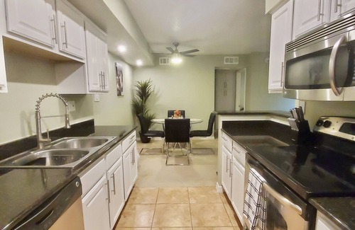 Las Colinas Horizontal Condo | Prime location! Renovated with FAST WiFi, Pool/Spa, Gym & King Bed