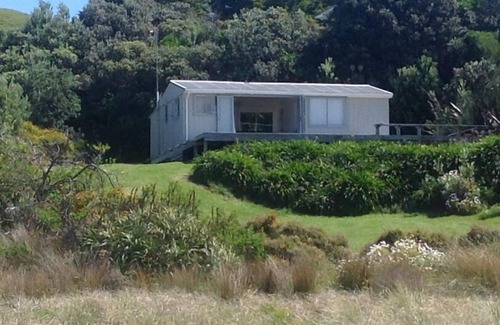 Porangahau House | Prime Spot on the beach!