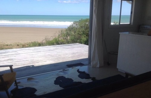 Porangahau House | Prime Spot on the beach!