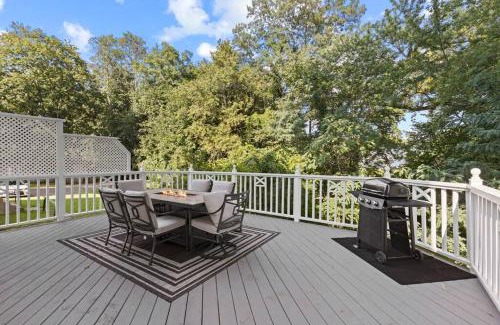 West Hartford House | Prime West Hartford Center Location- Historic Gem
