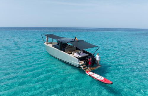 Cap d'en Font Villa | Primera Línea de Mar con Yate "Estancia de Lujo" By Menorca Luxury Broker