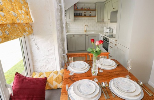 Jameston Cottage | PRIMROSE COTTAGE, pet friendly, with a garden in Manorbier