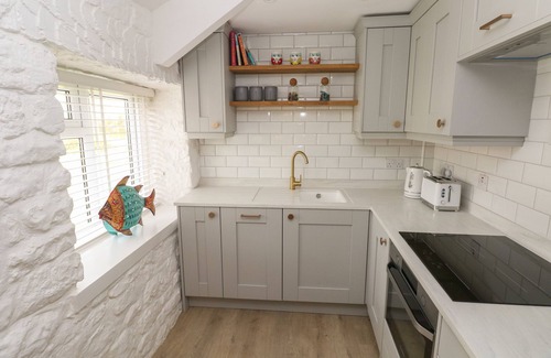 Jameston Cottage | PRIMROSE COTTAGE, pet friendly, with a garden in Manorbier
