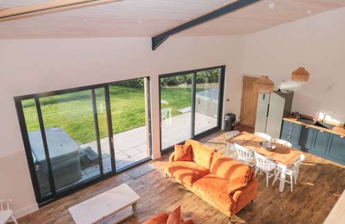 Bampton Cottage | PRIMROSE, pet friendly, character holiday cottage in Bampton, Devon