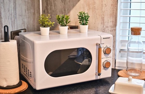 Portrush Apartment | Princess Yellow 1~ Comfortable Coastal Central Apt