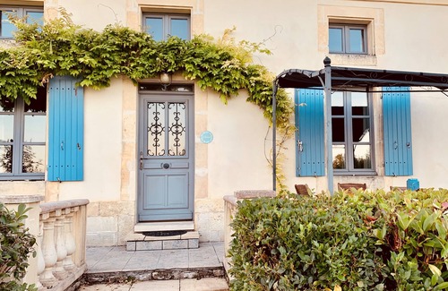 Cherves-Richemont House | Principale - Large 3 bedroom gite with pool