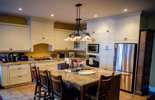 Cressy House | Prinyers Lake House in Prince Edward County