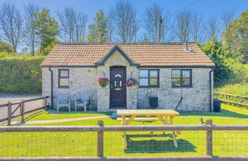 Kewstoke House | Priory View (Cosy & Characterful, Seaside Cottage, Dog Frien