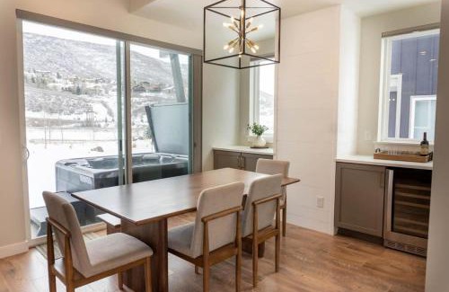 Deer Mountain House | Pristine 3BR with Hot Tub 15min to Park City