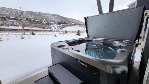 Deer Mountain House | Pristine 3BR with Hot Tub 15min to Park City