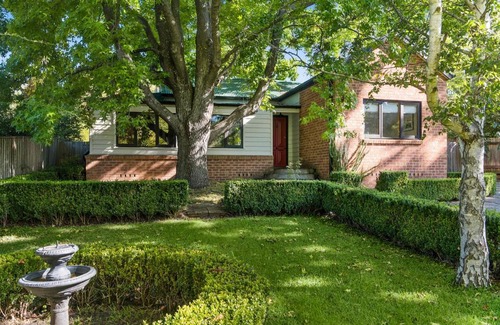 Mittagong House | Pristine 4-Bed Railway Cottage with Studio