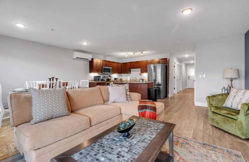 Birmingham Condo | Pristine Birmingham Retreat