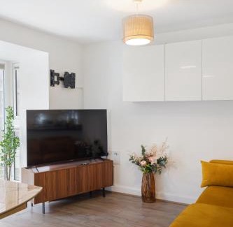 Dartford House | Pristine house near Dartford Station with Free Parking and Study