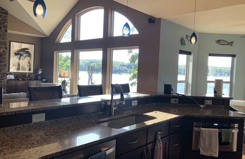 Innsbrook House | Pristine Lake Alpine house with spectacular sunset view, kayaks, SUPs & Peloton!