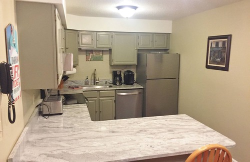 Lincoln Condo | Pristine Loon Condo#2-King/Queen/Bunk Beds-In&Outdoor Pools,Gym,Wifi,Town Center