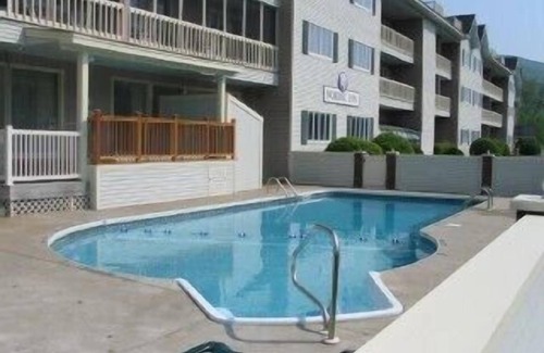 Lincoln Condo | Pristine Loon Condo#2-King/Queen/Bunk Beds-In&Outdoor Pools,Gym,Wifi,Town Center