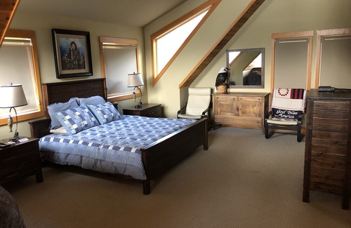 Silverton House | Pristine Slocan Lakeview/Lakefront Chalet!!!! Great Family Get Away!!!!!