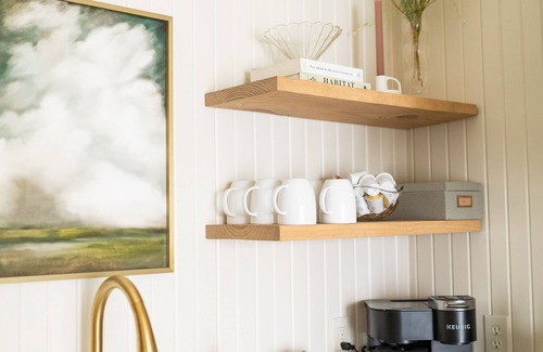 Bend House | Pristine Tranquil Retreat on Canal