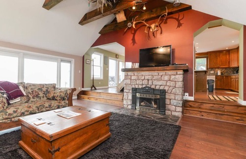 Addington Highlands House | Pristine Waterfront! Cabins at Bon Echo's Edge - main cabin